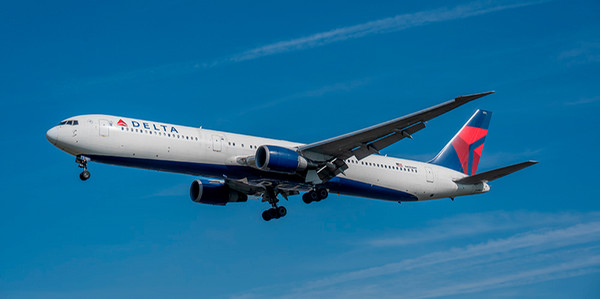 a delta plane flying